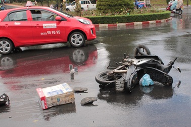 Va chạm với xe chở vật liệu xây dựng, một thanh niên tử vong