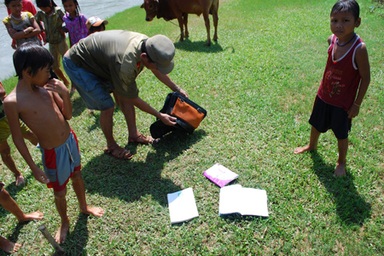 “Cứ mưa xuống nước chảy xiết là các cháu phải nghỉ học”