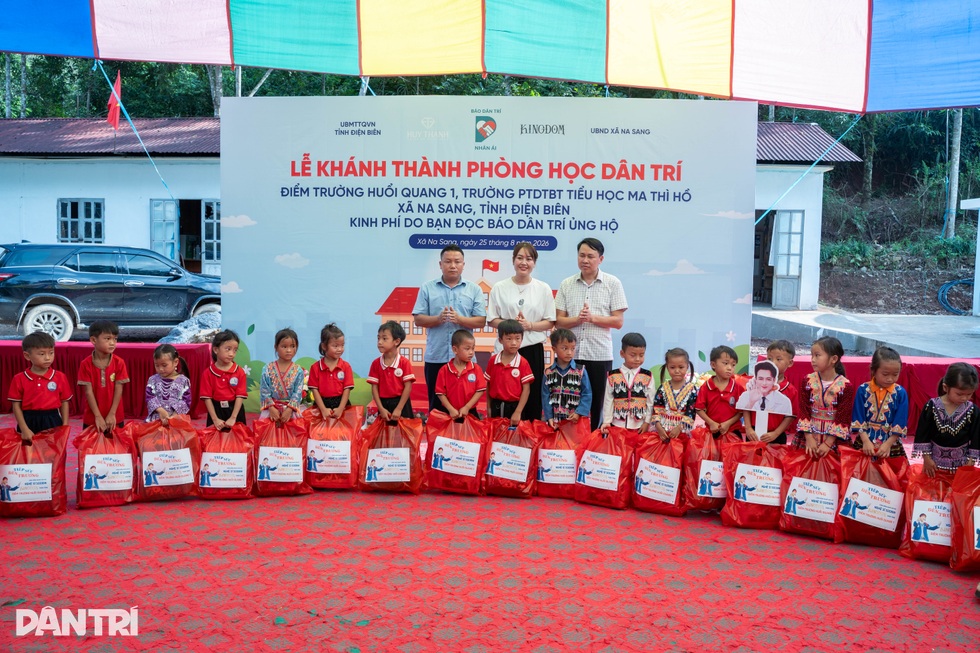 Phòng học Dân trí thắp sáng ước mơ học sinh vùng biên - 22 Phòng học Dân trí thắp sáng ước mơ học sinh vùng biên - 22