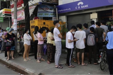 Chính quyền quân sự Myanmar dọa chuyển hết tiền gửi vào ngân hàng quân đội