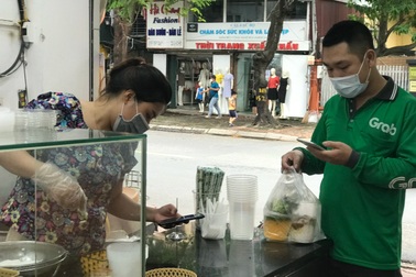 Nỗi buồn quán "vùng xanh": Thực phẩm tăng giá, cả sáng bán được 2 bát bún