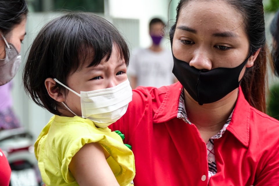 Ngày đầu đi học trở lại: Phụ huynh vui mừng, trẻ phấn khởi - 7 Ngày đầu đi học trở lại: Phụ huynh vui mừng, trẻ phấn khởi - 7