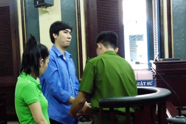 Hoãn xử vụ cháu ngoại chuốc thuốc mê ông bà để cướp đồ cổ