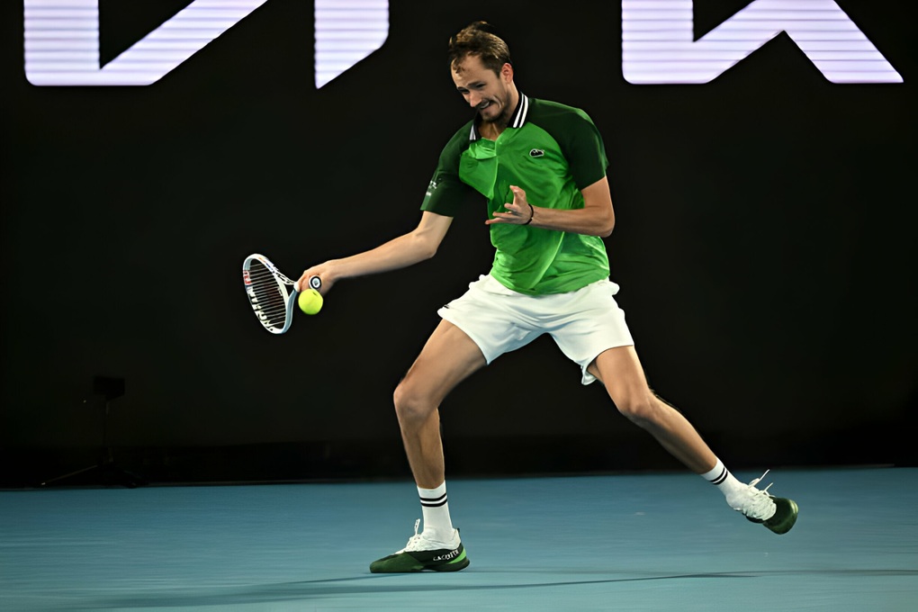 Alcaraz, Zverev và Medvedev vất vả giành vé đi tiếp tại Australian Open - 2 Alcaraz, Zverev và Medvedev vất vả giành vé đi tiếp tại Australian Open - 2