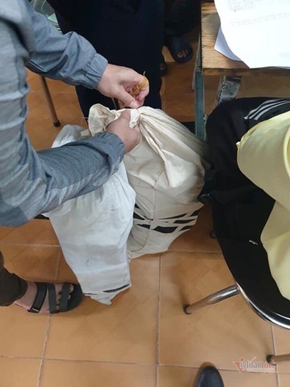 Cảnh sốt đất khó hiểu ở tỉnh có “siêu dự án: Mang vài bao tải tiền mua 5-7 lô đất - 2 Cảnh sốt đất khó hiểu ở tỉnh có “siêu dự án: Mang vài bao tải tiền mua 5-7 lô đất - 2