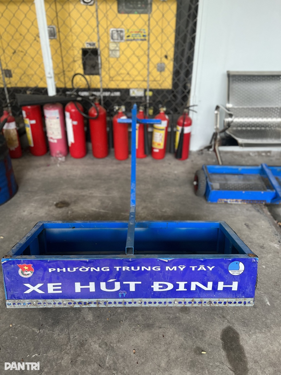 Thu hơn 50 mảnh đinh/ngày ở quốc lộ 1: Người dân than cán đinh như cơm bữa - 6 Thu hơn 50 mảnh đinh/ngày ở quốc lộ 1: Người dân than cán đinh như cơm bữa - 6