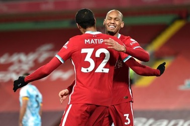 Vùi dập Wolves, Liverpool tiếp tục bám đuổi Tottenham