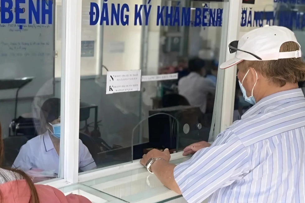 Miễn viện phí: Mong mỏi xóa gánh nặng tiền tạm ứng và khoảng trống bảo hiểm - 3 Miễn viện phí: Mong mỏi xóa gánh nặng tiền tạm ứng và khoảng trống bảo hiểm - 3