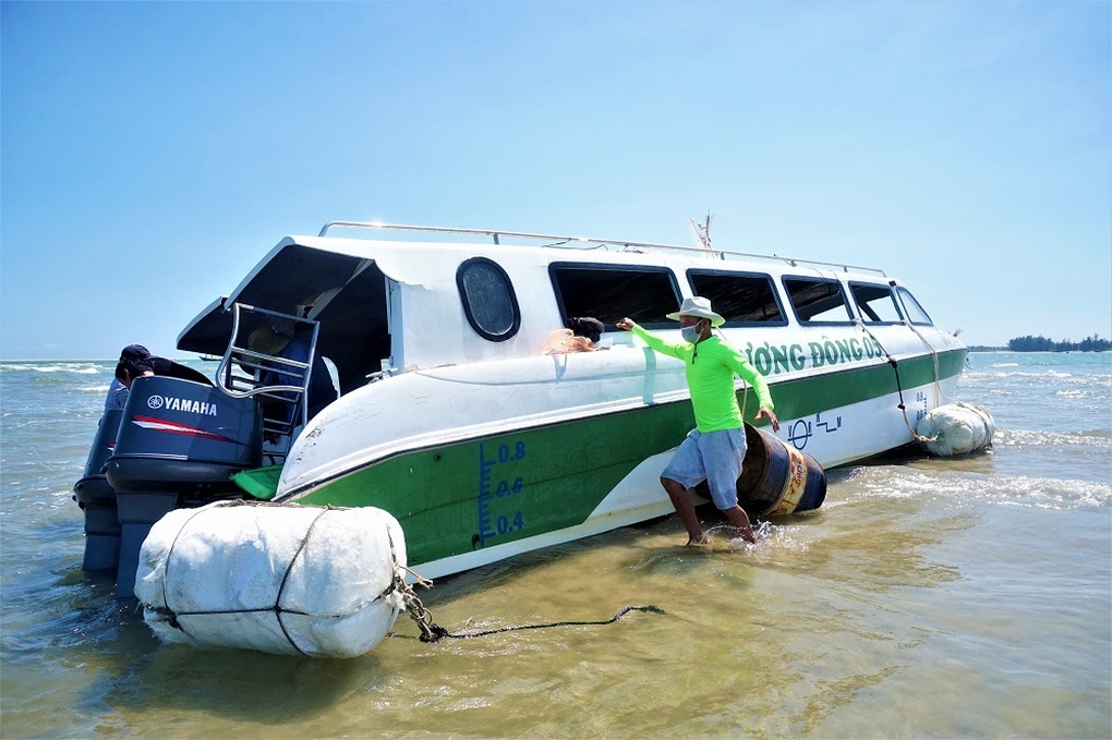 Khởi tố vụ lật ca nô ở biển Cửa Đại làm 17 người tử vong - 1 Khởi tố vụ lật ca nô ở biển Cửa Đại làm 17 người tử vong - 1