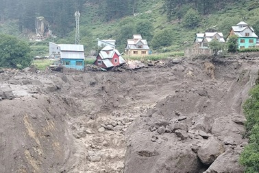 Lũ quét bất ngờ cuốn trôi nhóm hành hương ở Ấn Độ, 34 người chết