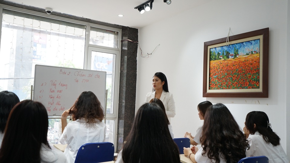 Nhu cầu xã hội cao, trường Cao đẳng nghề mở ngành Chăm sóc sắc đẹp - 1 Nhu cầu xã hội cao, trường Cao đẳng nghề mở ngành Chăm sóc sắc đẹp - 1