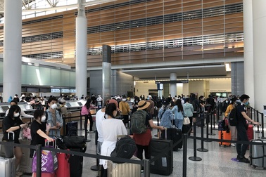 Cụ ông 70 tuổi người Việt tử vong trên chuyến bay hồi hương từ Mỹ