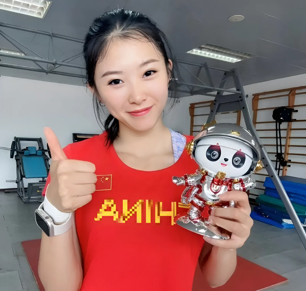 Nữ thần điền kinh gây tranh cãi vì tết tóc, trang điểm đậm khi thi chạy - 7 Nữ thần điền kinh gây tranh cãi vì tết tóc, trang điểm đậm khi thi chạy - 7