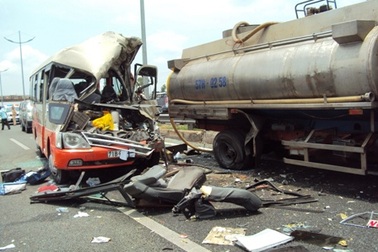 Đừng tưởng xe vệ sinh đường, xe tưới cây là… xe ưu tiên