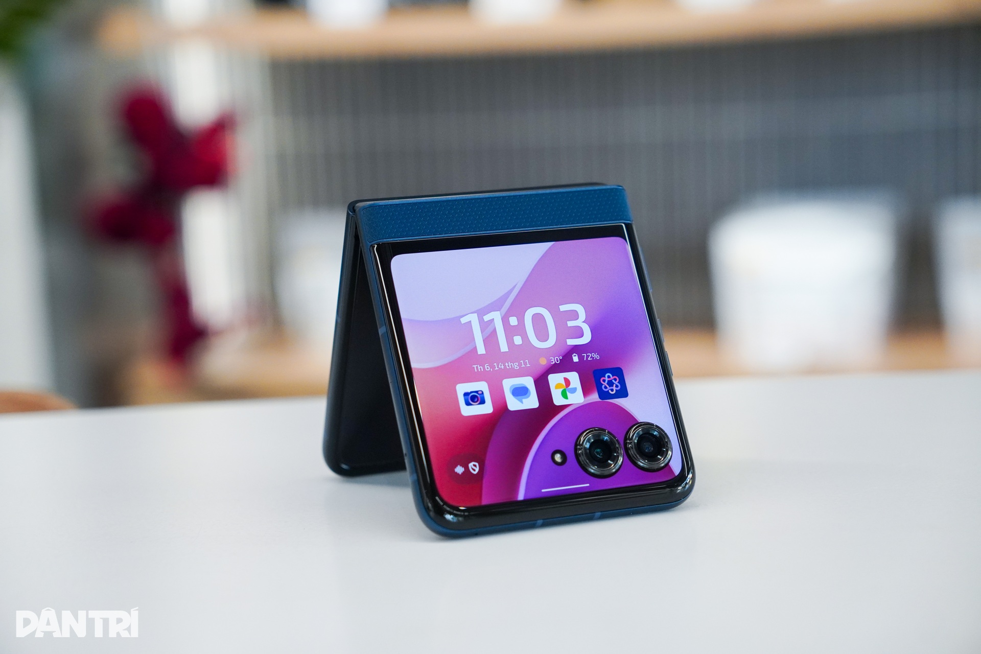 Đánh giá Motorola Razr 60: Có gì để đối đầu Samsung Galaxy Z Flip7 FE? - 18