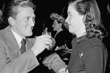 Mẹ Michael Douglas qua đời