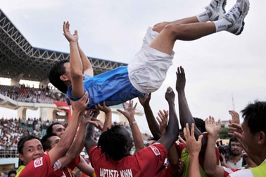 V. Ninh Bình đại thắng ngày đăng quang, Bình Định trở lại top 3