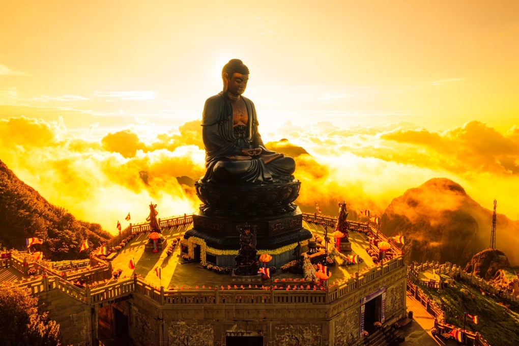 Fansipan mang vẻ đẹp siêu thực mùa mây phủ - 4 Fansipan mang vẻ đẹp siêu thực mùa mây phủ - 4