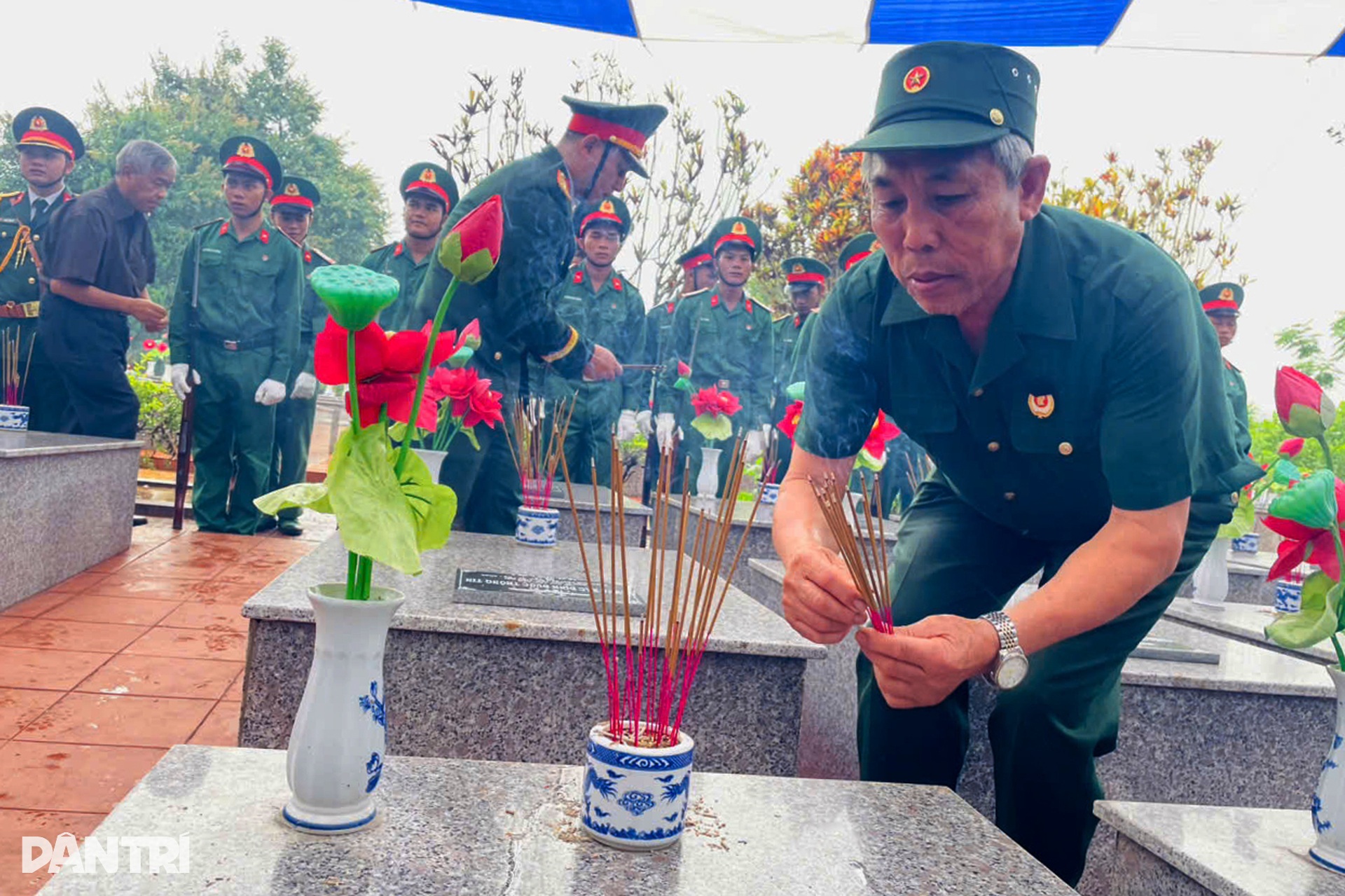 Hồi hương, an táng trọng thể 16 liệt sĩ hy sinh tại Lào và Campuchia - 14 Hồi hương, an táng trọng thể 16 liệt sĩ hy sinh tại Lào và Campuchia - 14
