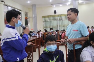 Học sinh trao đổi cởi mở về phòng chống xâm hại tình dục trẻ em