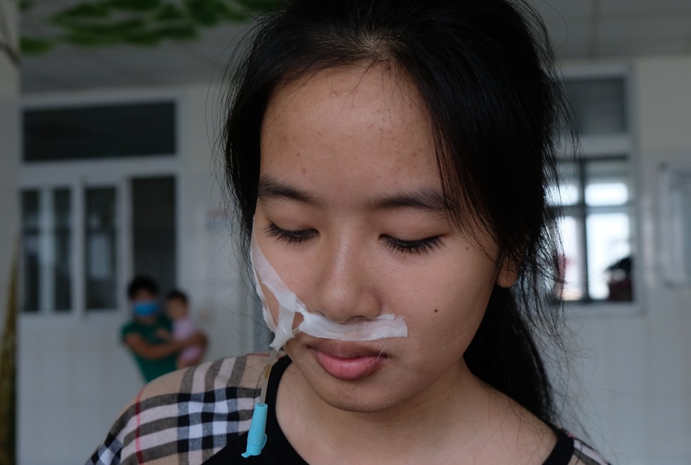 Rớt nước mắt cảnh nữ sinh viêm não và lời khẩn cầu của người mẹ nghèo - 2