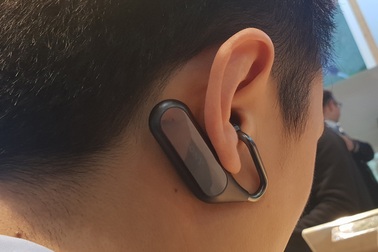 Cận cảnh Xperia Ear Duo - mẫu tai nghe có thiết kế độc đáo từ Sony