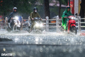 Miền Bắc mưa lớn kéo dài, áp thấp nhiệt đới sắp mạnh lên thành bão