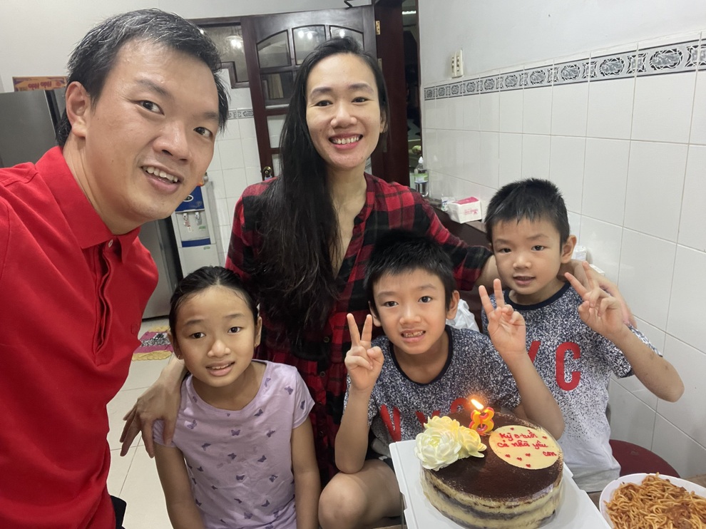 Sau cơn thập tử nhất sinh vì Covid-19, giám đốc đi đưa cơm trả ơn bác sỹ - 2 Sau cơn thập tử nhất sinh vì Covid-19, giám đốc đi đưa cơm trả ơn bác sỹ - 2