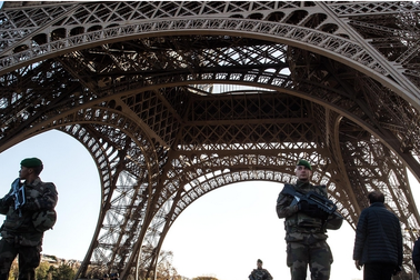 Từ khủng hoảng di cư đến khủng bố đẫm máu ở Paris