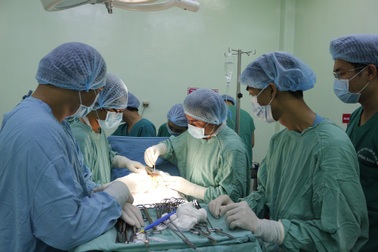 Cứu sống sản phụ bị nhau tiền đạo trung tâm, răng lược hiếm gặp