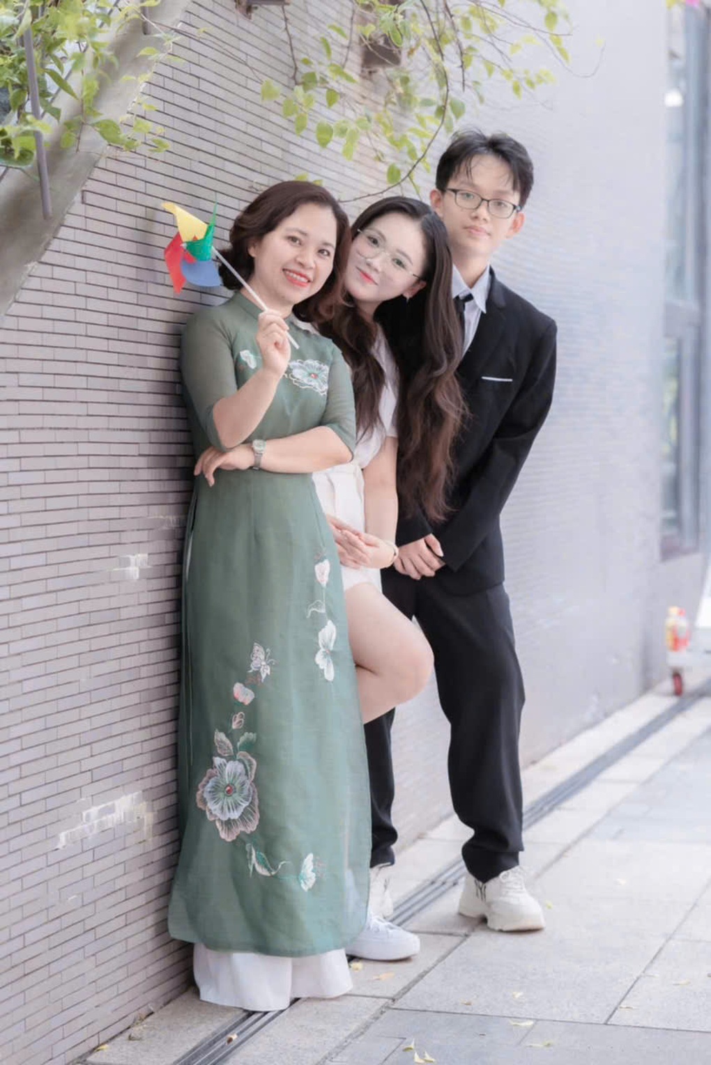 Bí quyết nuôi con thủ khoa đỗ chuyên toán, hóa, văn của bà mẹ Hà Nội - 2 Bí quyết nuôi con thủ khoa đỗ chuyên toán, hóa, văn của bà mẹ Hà Nội - 2