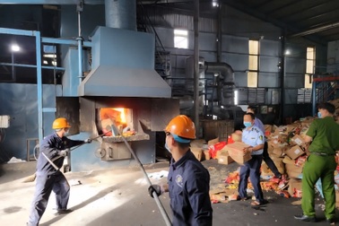 Tiêu hủy gần 300 mặt hàng giả nhãn hiệu, không nguồn gốc ở Phú Yên