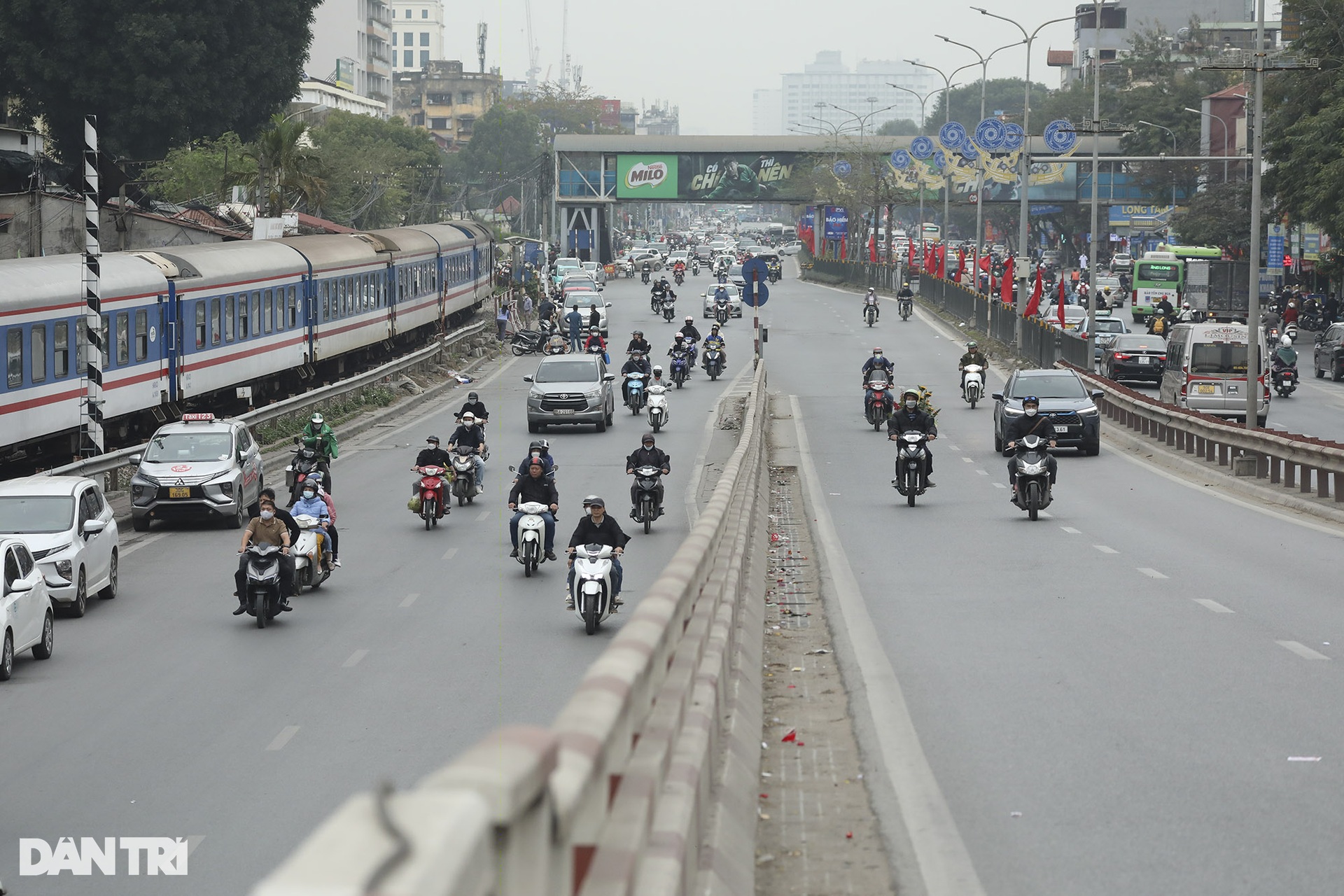 Ngày đi làm đầu năm, đường phố Hà Nội nơi thông thoáng, chỗ nhích từng mét - 10