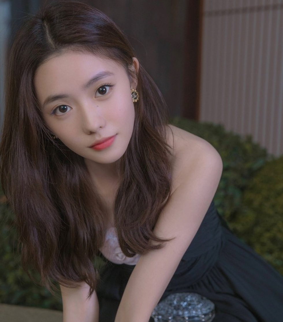 Nàng thơ sinh năm 2000 của Trương Nghệ Mưu nổi tiếng nhờ được o bế - 10 Nàng thơ sinh năm 2000 của Trương Nghệ Mưu nổi tiếng nhờ được o bế - 10