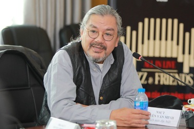 NSƯT Quyền Văn Minh biểu diễn trong đêm nhạc Jazz đặc biệt tại Hà Nội