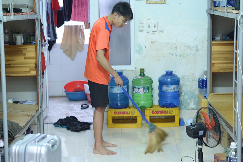 Sinh viên không về quê, ở lại ký túc xá vì Covid-19 - 8 Sinh viên không về quê, ở lại ký túc xá vì Covid-19 - 8