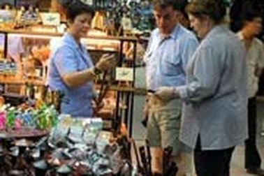 "Tháng bán hàng khuyến mại": Giảm giá đến 50%