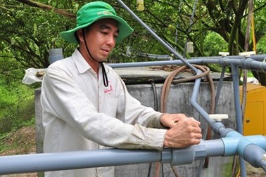 Kỹ sư "chân đất" chế hệ thống phun, tưới tự động
