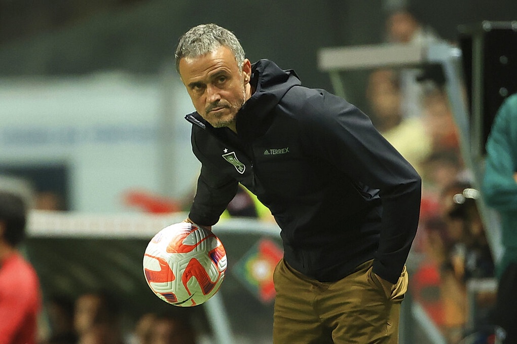 Barcelona tính thay thế HLV Xavi Hernandez bằng Luis Enrique - 2 Barcelona tính thay thế HLV Xavi Hernandez bằng Luis Enrique - 2