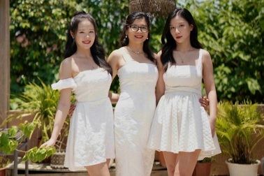 Cô gái xinh đẹp đổi đời nhờ được người lạ nhận nuôi sau một cuộc điện thoại