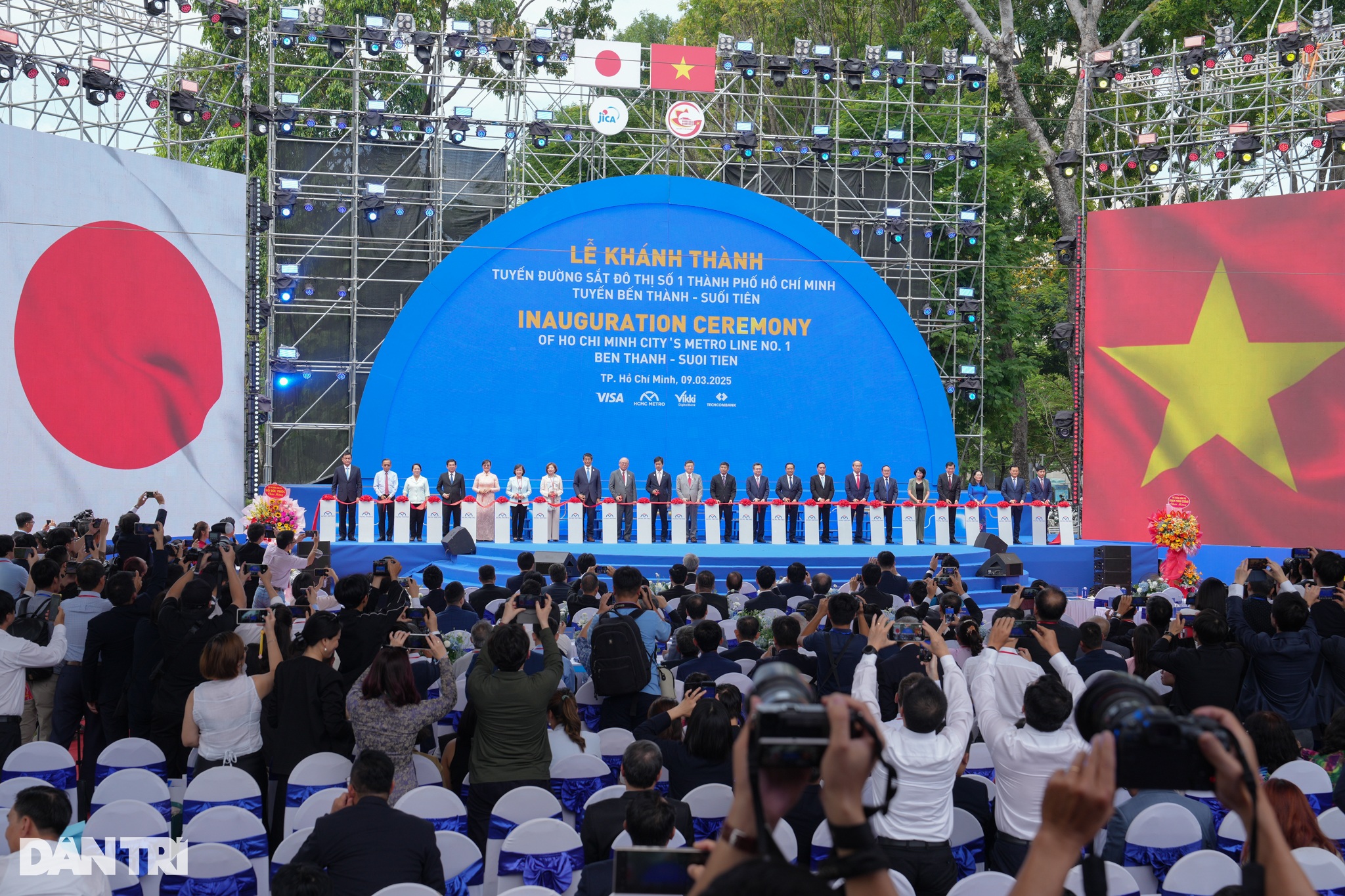 Metro số 1 khánh thành và kỳ vọng thanh toán số lên ngôi - 1 Metro số 1 khánh thành và kỳ vọng thanh toán số lên ngôi - 1