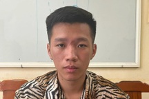 Nam thanh niên say rượu chửi bới cảnh sát cơ động