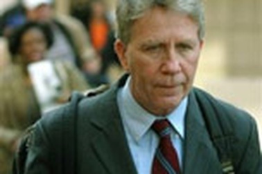 Mỹ bỏ tù cựu quan chức Lầu Năm Góc