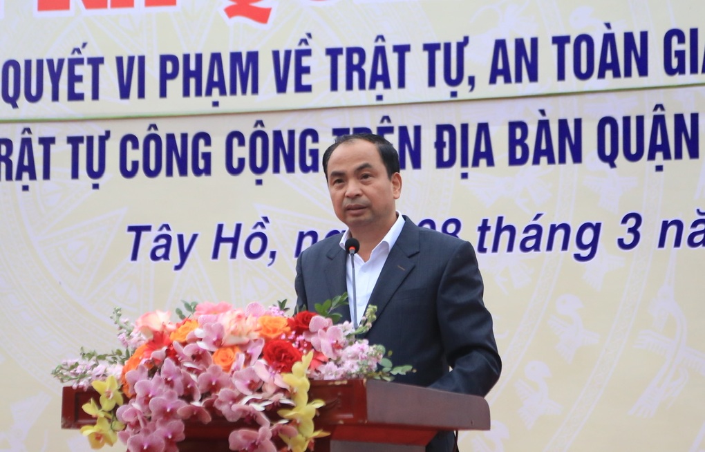 Hà Nội: Lập kênh nhận phản ánh về lấn chiếm vỉa hè, lòng đường - 1 Hà Nội: Lập kênh nhận phản ánh về lấn chiếm vỉa hè, lòng đường - 1