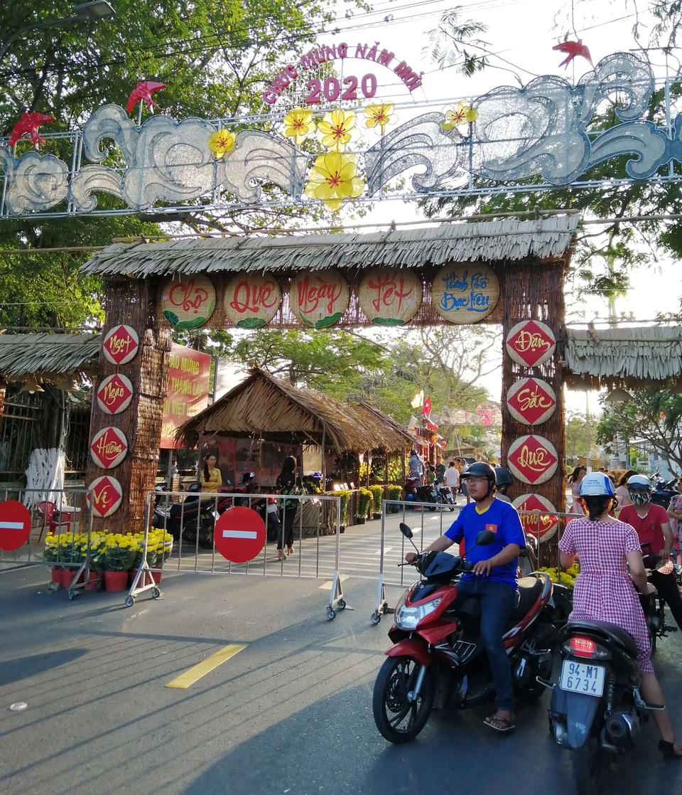 Rộn ràng “Chợ quê ngày Tết” giữa lòng thành phố - 1 Rộn ràng “Chợ quê ngày Tết” giữa lòng thành phố - 1