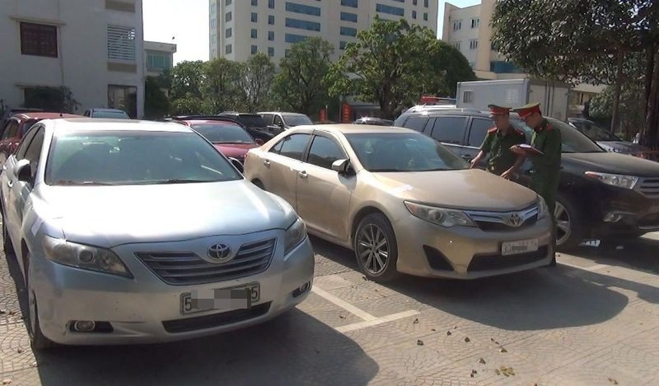 Phát hiện, thu giữ 10 xe ô tô tiền tỷ nhập lậu từ Lào về Việt Nam - 1 Phát hiện, thu giữ 10 xe ô tô tiền tỷ nhập lậu từ Lào về Việt Nam - 1