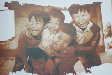 Gần 10.000 người đi bộ vì trẻ em lang thang, bất hạnh