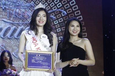 Nữ sinh lớp Triết học đăng quang Hoa khôi trường Báo 2018