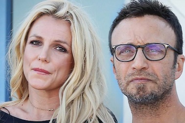 Quản lý gắn bó 25 năm của Britney Spears xin từ chức
