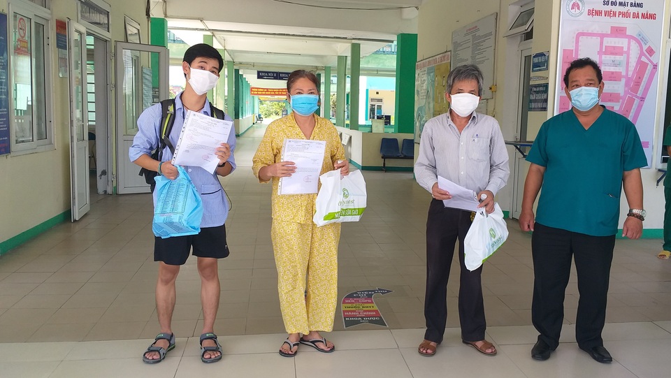 Nam sinh viên mắc Covid-19: “Bạn bè đã bảo vệ khi em bị dân mạng ném đá” - 1 Nam sinh viên mắc Covid-19: “Bạn bè đã bảo vệ khi em bị dân mạng ném đá” - 1